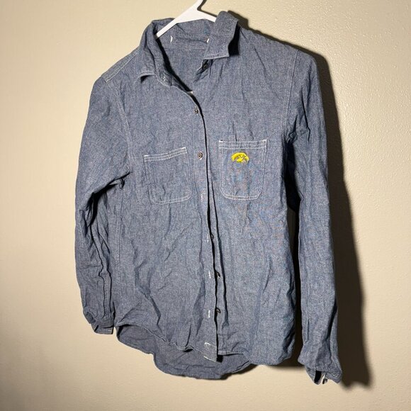 🏈Iowa Hawkeyes🏈 denim button-up - Picture 1 of 7